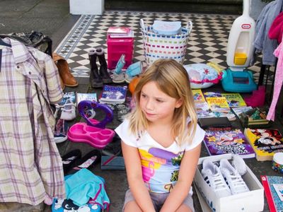 My Daughter Held a Yard Sale to ‘Help,’ and I Was Furious When I Realized What She Had Sold 