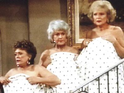 Look closer, this Scene from ‘The Golden Girls’ is not edited and it confirms what we all suspected…