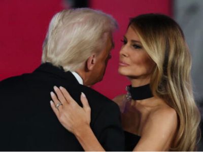 Lip reader reveals Donald & Melania’s chat at the inaugural ball