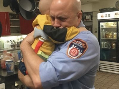 AS A SINGLE MOM WORKING AT A DINER, I LOST SIGHT OF MY SON—WHAT HE SAID TO A FIREFIGHTER LEFT US ALL IN TEARS