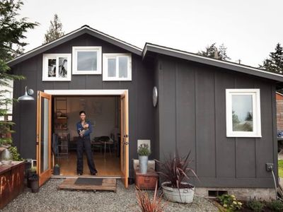 People laughed when this girl started remodeling a garage, until she showed the result and left everyone speechless