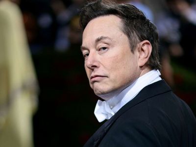 A timeline of Elon Musk's tumultuous Twitter acquisition ...