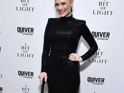 Anna Paquin Shines at NYC Movie Night with a Cane!