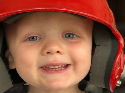 Toddler sings National Anthem at Auburn Doubleday baseball game