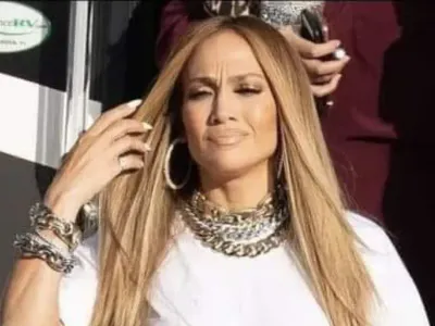 Jennifer Lopez fights with Ben Affleck on the Street in front of the cameras, They curse each other!