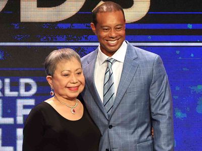 Tiger Woods Thanks His 'Mommy' Kultida in Emotional Speech as His ...