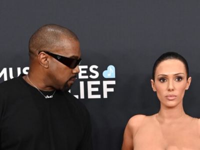 Lip reader decodes what Kanye said to wife at Grammys