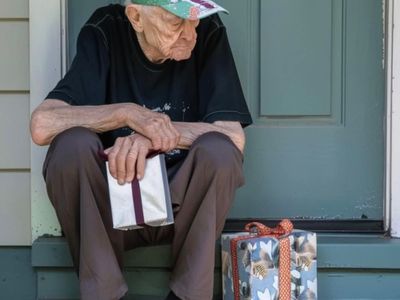 Lonely Old Man Invites Family to Celebrate His 93rd Birthday, but Only a Stranger Shows Up